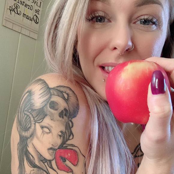 Meet your Posher, Manda - Picture 1 of 1